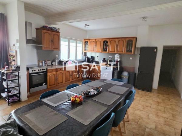 Maison de plain-pied, trois chambres, dépendances, 6161m2 de terrain.