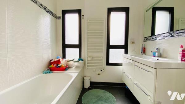 Maison moderne de 131 m² – 4 chambres – DPE A - Plescop – Environnement privilégié