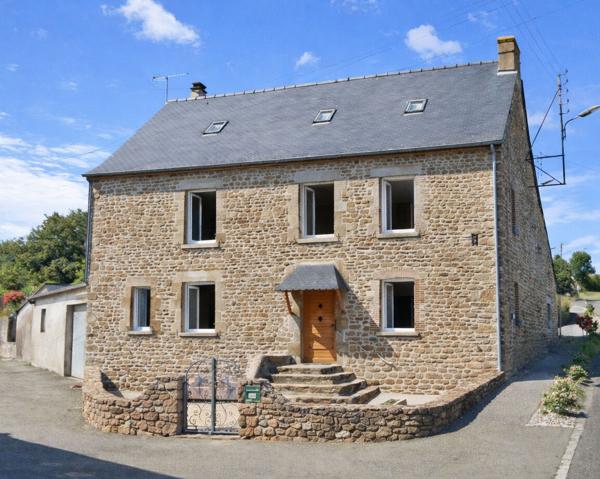 Maison en pierre 151 m² SAINT GEORGES BUTTAVENT