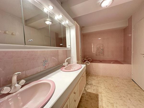 Maison en pierre 151 m² SAINT GEORGES BUTTAVENT