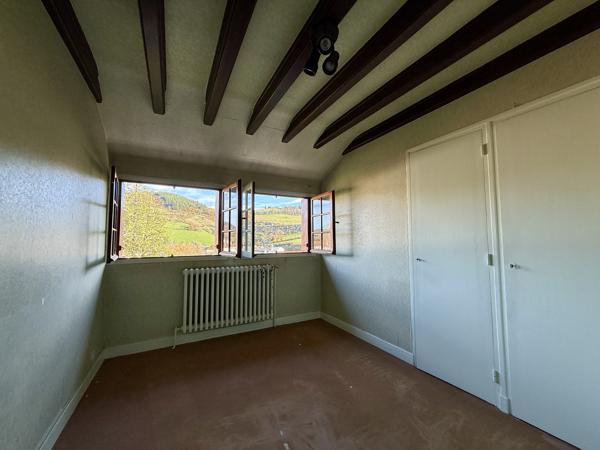 TARARE - MAISON A RENOVER 143M² + TERRAIN 798M²