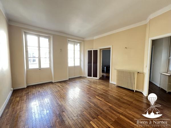 A vendre grand appartement ancien T3 Nantes Place Graslin , Nantes