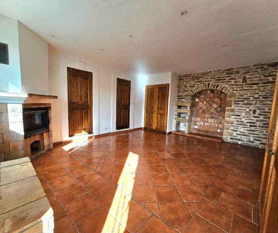 Coeur du village - Charmante maison de plain-pied sans mitoyenneté (ancien moulin à huile)