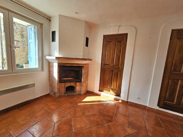 Coeur du village - Charmante maison de plain-pied sans mitoyenneté (ancien moulin à huile)