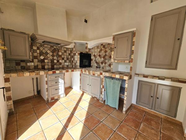 Coeur du village - Charmante maison de plain-pied sans mitoyenneté (ancien moulin à huile)