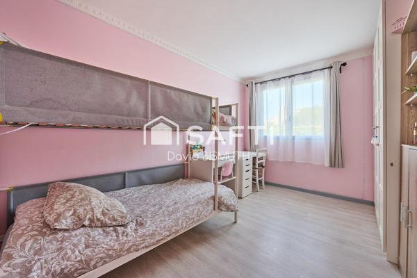 Appartement 4 pièces 3 chambres de 78 m2 avec une place de parking et une cave au sous sol situé à Asnières sur Seine