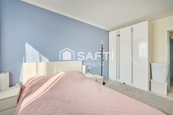 Appartement 4 pièces 3 chambres de 78 m2 avec une place de parking et une cave au sous sol situé à Asnières sur Seine