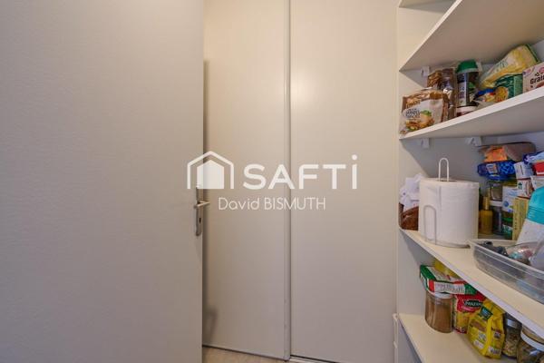 Appartement 4 pièces 3 chambres de 78 m2 avec une place de parking et une cave au sous sol situé à Asnières sur Seine