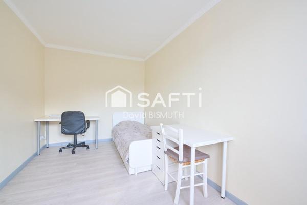 Appartement 4 pièces 3 chambres de 78 m2 avec une place de parking et une cave au sous sol situé à Asnières sur Seine