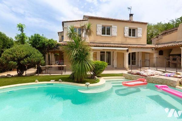 Dans un environnement privilégié, au calme absolu, découvrez cette ravissante maison située dan...