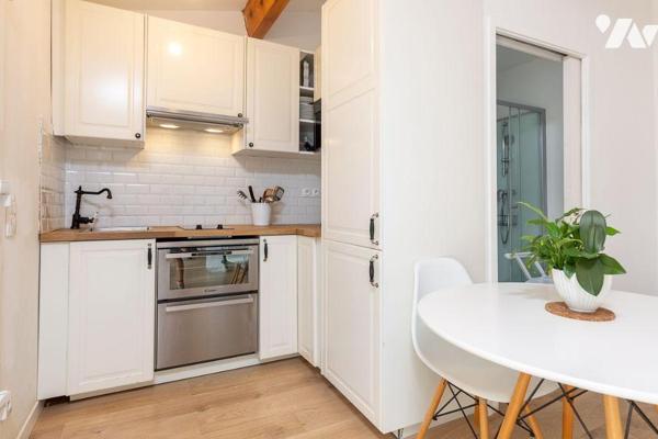 Dans un environnement privilégié, au calme absolu, découvrez cette ravissante maison située dan...
