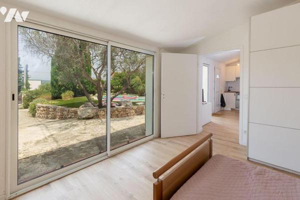 Dans un environnement privilégié, au calme absolu, découvrez cette ravissante maison située dan...