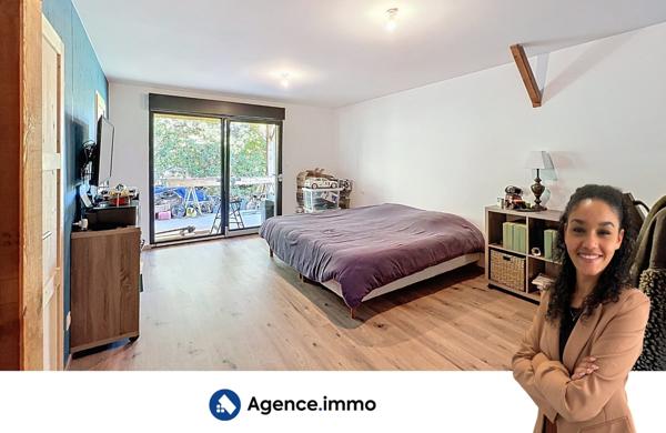 À vendre - Maison, 5 pièces située à Saint-Bonnet-sur-Gironde (17150)