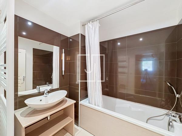 À louer – Duplex T3 avec parking et accès piscine – Résidence Château des Magnans à Jausiers Détails des diagnostics énergétiques