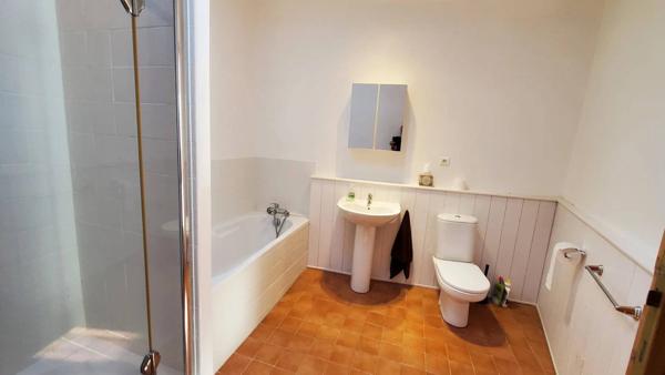 Charmante maison de village avec garage et terrasse