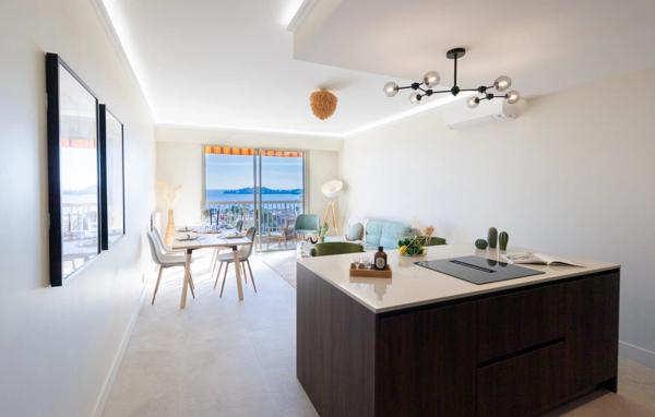 Appartement de 3 pièces au dernier étage avec terrasse et vue mer