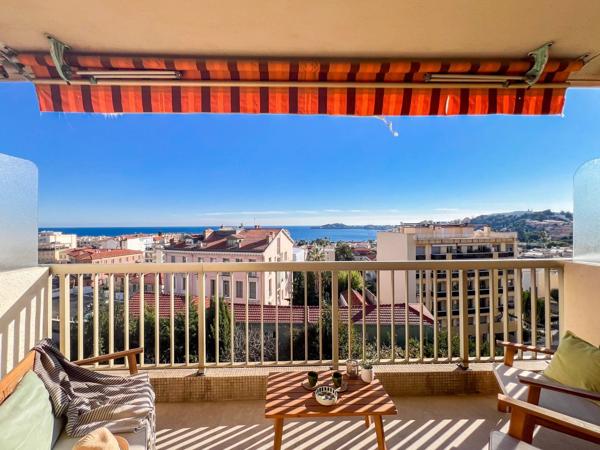 Appartement de 3 pièces au dernier étage avec terrasse et vue mer