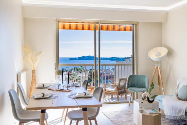 Appartement de 3 pièces au dernier étage avec terrasse et vue mer