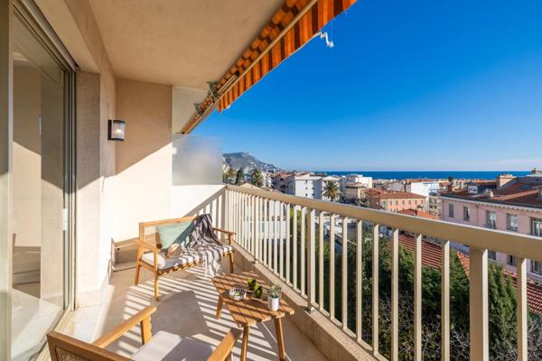 Appartement de 3 pièces au dernier étage avec terrasse et vue mer