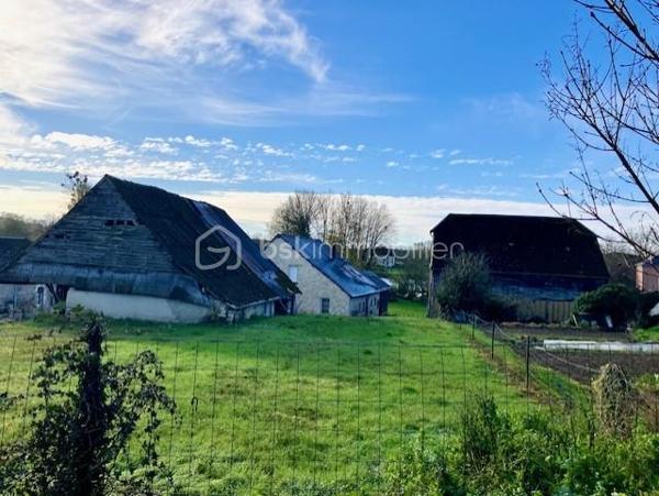 En Exclusivité avec votre agent immobilier Sylvain ORFANI du réseau BSK Immobilier, une maison de 130 m² située dans la charmante commune de Leuze dans l'Aisne.
Ce bien immobilier, niché au cœur d'un village typique de la Thiérache, se divise en deux parties distinctes. 
La première partie de la maison est en grande partie rénovée. Il comprend un vaste salon de 42 m², quatre chambres spacieuses dont deux au rez-de-chaussée et deux à l'étage, avec des surfaces comprises entre 11 et 14 m². La cuisine équipée a un style contemporain. Elle s'accompagne d'une salle de bain également mise au goût du jour. Au sol dans le salon et une chambre il y a un beau carrelage d'époque dans un état impeccable. 
Les travaux de finition à prévoir sont le revêtement de sol au 1er étage et salle de bain et peindre les murs. 
La seconde partie, indépendante, offre une surface de 47 m² (en dehors des 140 m2 de surface habitable )avec une entrée individuelle, idéale pour créer un logement autonome ou pour être rattachée à la partie principale en fonction des projets des futurs propriétaires. Cette seconde partie nécessite une rénovation complète, offrant un réel potentiel pour personnaliser cet espace unique

Il y a également un grand garage pour faire un atelier ou lieu de réception en été. 
..................
Exclusively with your real estate agent Sylvain ORFANI of the BSK Immobilier network, a 130 m² house located in the charming town of Leuze in the Aisne department.

This property, nestled in the heart of a typical Thiérache village, is divided into two distinct sections.

The first section of the house is largely renovated. It includes a spacious 42 m² living room, four large bedrooms (two on the ground floor and two upstairs) ranging in size from 11 to 14 m². The fitted kitchen has a contemporary style. It is complemented by a bathroom that has also been updated. The living room and one bedroom feature beautiful period tiles in impeccable condition.

The finishing work required includes flooring on the first floor and in the bathroom, and painting the walls. The second, independent section offers 47 m² of space (in addition to the 140 m² of living space) with its own entrance, ideal for creating a self-contained apartment or for connecting to the main house, depending on the future owners' plans. This second section requires complete renovation, offering real potential for personalizing this unique space.

There is also a large garage suitable for use as a workshop or summer reception area.