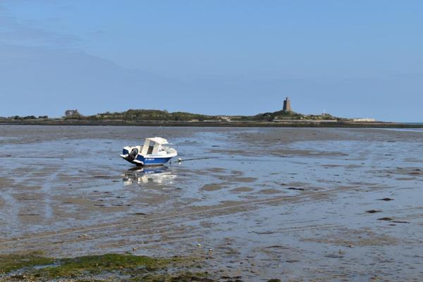 Maison de charme en pierres Quettehou ** Les pieds dans l'eau **
