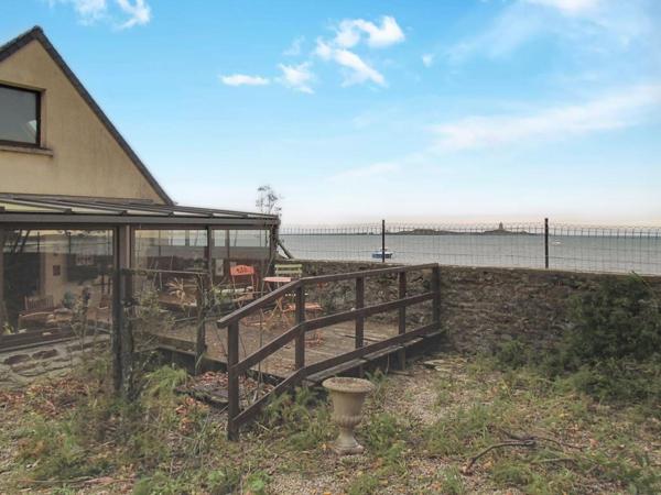 Maison de charme en pierres Quettehou ** Les pieds dans l'eau **