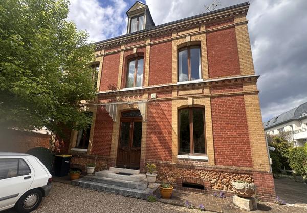 Maison
         7 pièces
        - 250 m² 439 000 € *