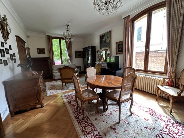 Maison
         7 pièces
        - 250 m² 439 000 € *