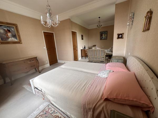 Maison
         7 pièces
        - 250 m² 439 000 € *