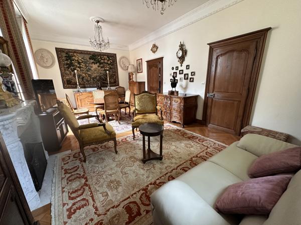 Maison
         7 pièces
        - 250 m² 439 000 € *