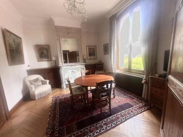 Maison
         7 pièces
        - 250 m² 439 000 € *