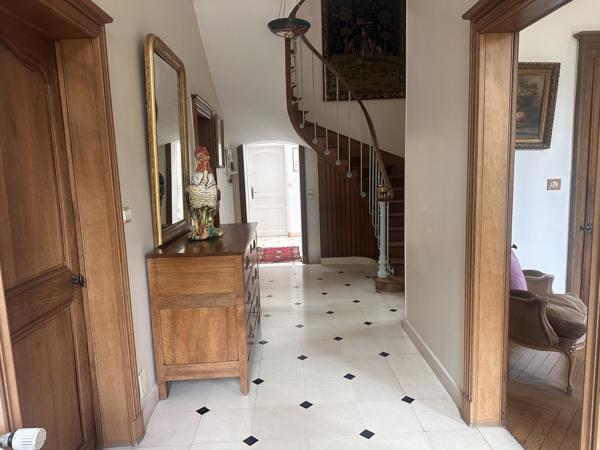 Maison
         7 pièces
        - 250 m² 439 000 € *
