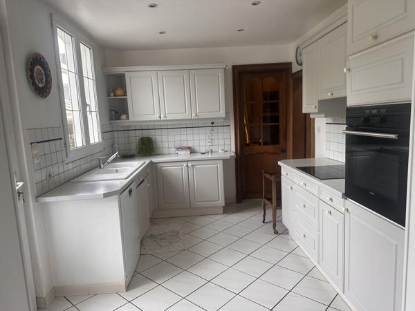 Maison
         7 pièces
        - 250 m² 439 000 € *
