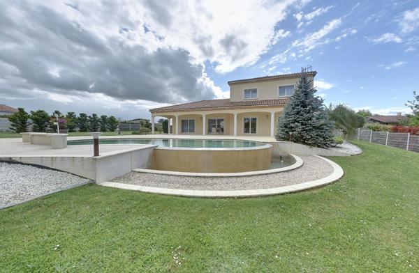 Villa avec prestations de qualité