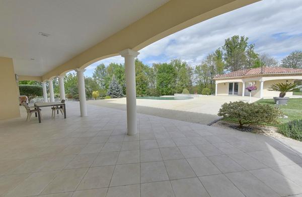 Villa avec prestations de qualité