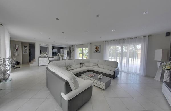 Villa avec prestations de qualité