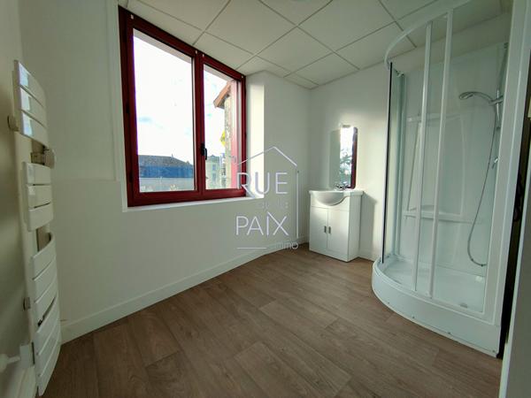 86130 DISSAY Immeuble Mixte Dissay- Local commercial et appartement