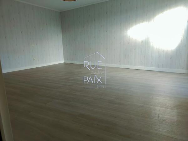 86130 DISSAY Immeuble Mixte Dissay- Local commercial et appartement