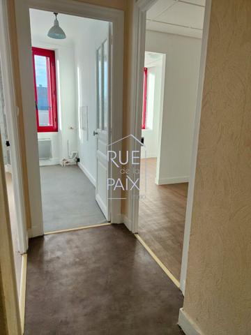 86130 DISSAY Immeuble Mixte Dissay- Local commercial et appartement