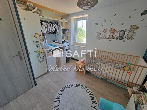 MONTCHANIN – Immeuble rénové + terrain constructible = Rentabilité & Potentiel