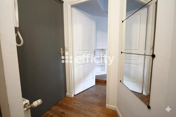 Appartement
         2 pièces
        - 54 m² 220 000 € *