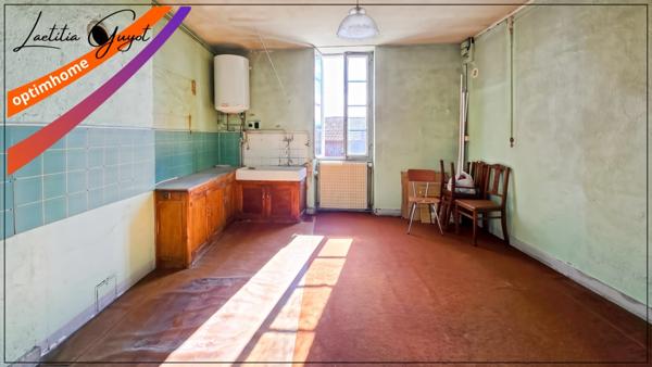 Maison de caractère à rénover au cœur de Souvigny