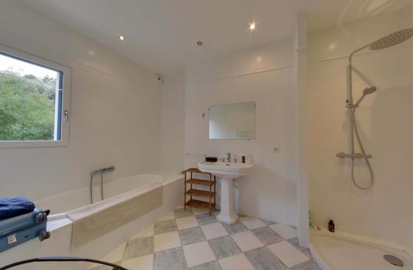 Maison contemporaine avec piscine et grand jardin à Saint-Malo
