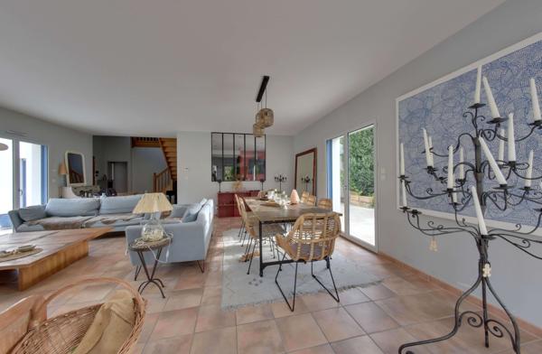 Maison contemporaine avec piscine et grand jardin à Saint-Malo