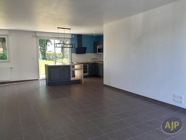 Maison à louer Fegreac : 3 pièces, 76m² avec 2 chambre(s) à 900€ - AJP Immobilier Redon