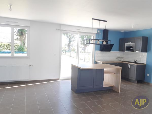 Maison à louer Fegreac : 3 pièces, 76m² avec 2 chambre(s) à 900€ - AJP Immobilier Redon