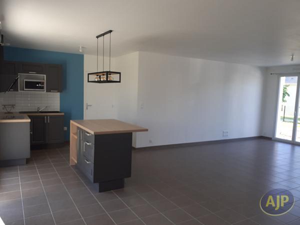 Maison à louer Fegreac : 3 pièces, 76m² avec 2 chambre(s) à 900€ - AJP Immobilier Redon