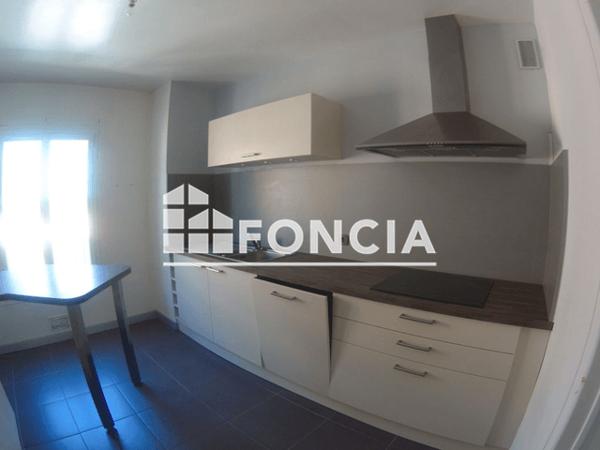 Location Appartement 4 pièces 96.22 m² - 17 PLACE DES HALLES Chartres 28000