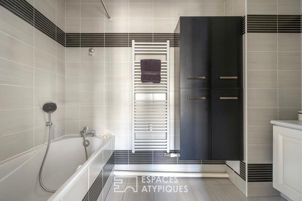 Dernier étage avec balcon sur cour dans le centre de Nogent