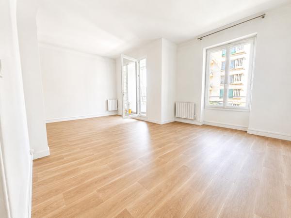 Appartement
         3 pièces
        - 92 m² 330 000 € *